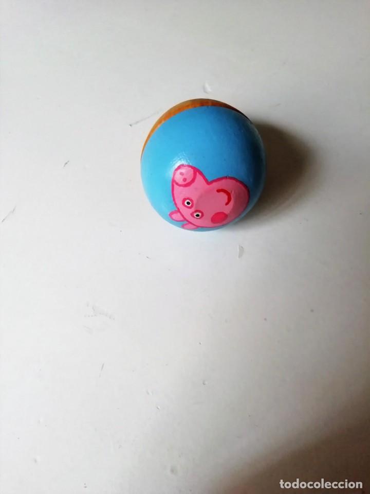 Juegos antiguos: trompo de madera pintado a mano - Foto 1