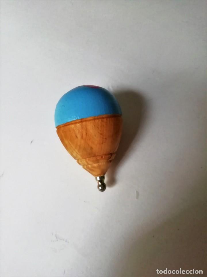 Juegos antiguos: trompo de madera pintado a mano - Foto 3