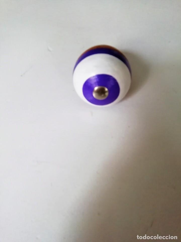 Juegos antiguos: Trompo de madera pintado a mano - Foto 1