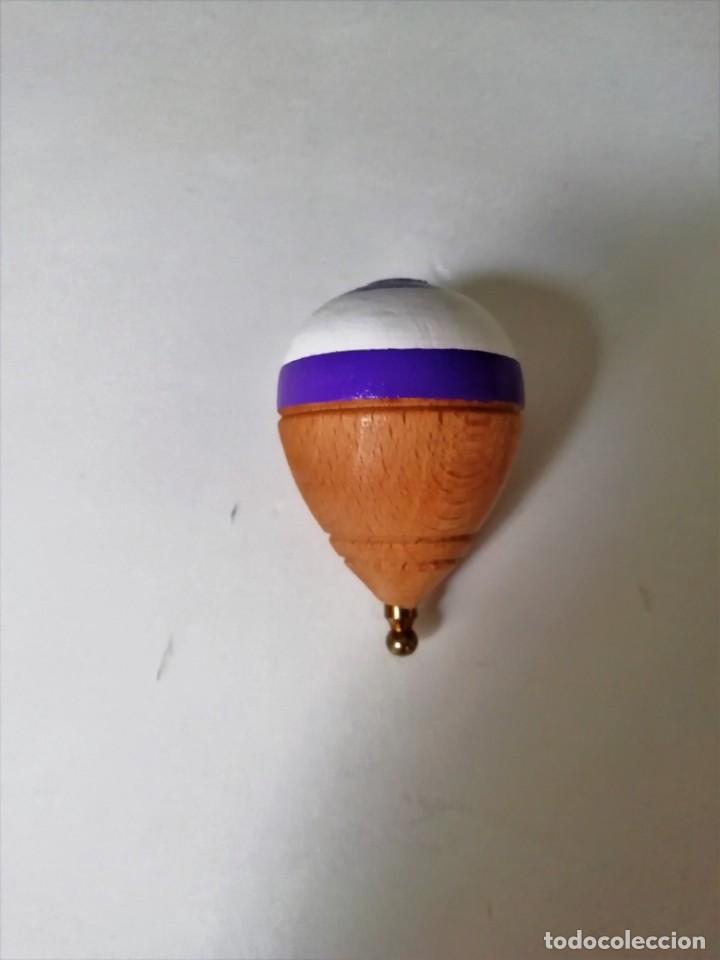 Juegos antiguos: Trompo de madera pintado a mano - Foto 3