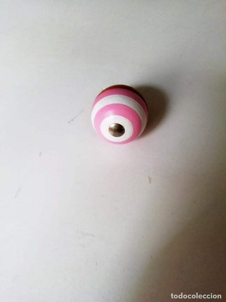 Juegos antiguos: trompo de madera pintado a mano - Foto 1