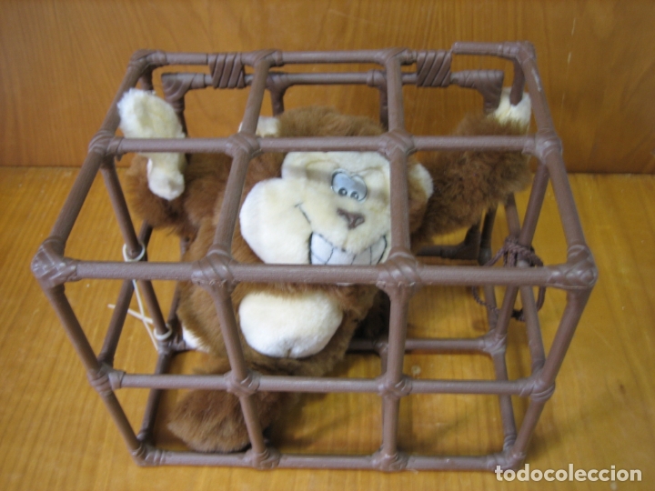 Juegos antiguos: Antiguo mono en jaula - Foto 3