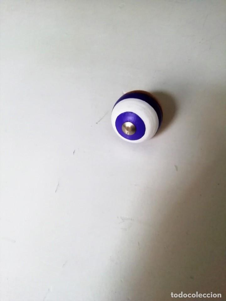 Juegos antiguos: trompo de madera pintado a mano - Foto 1