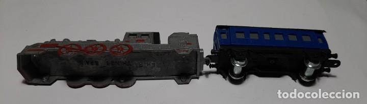 Juegos antiguos: Locomotora y vag&oacute;n en miniatura - Foto 1