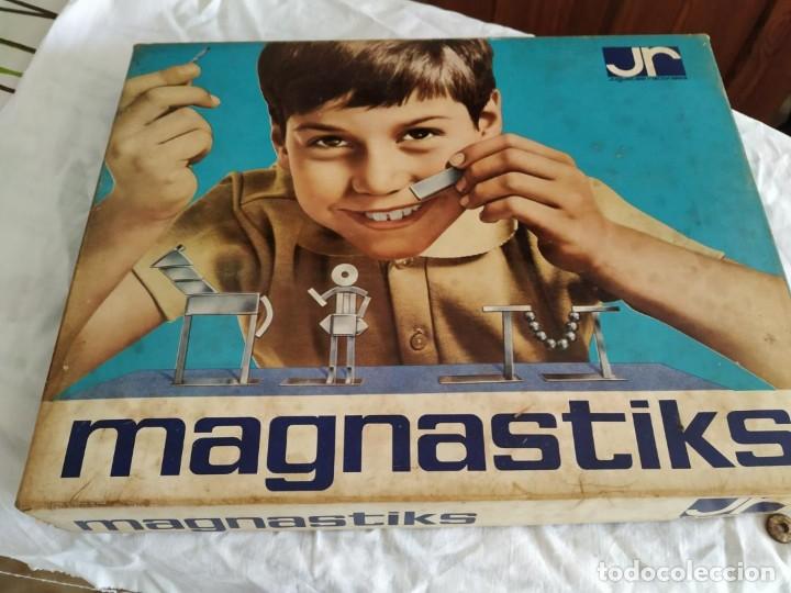 Juegos antiguos: juego imanes antiguo. - Foto 1