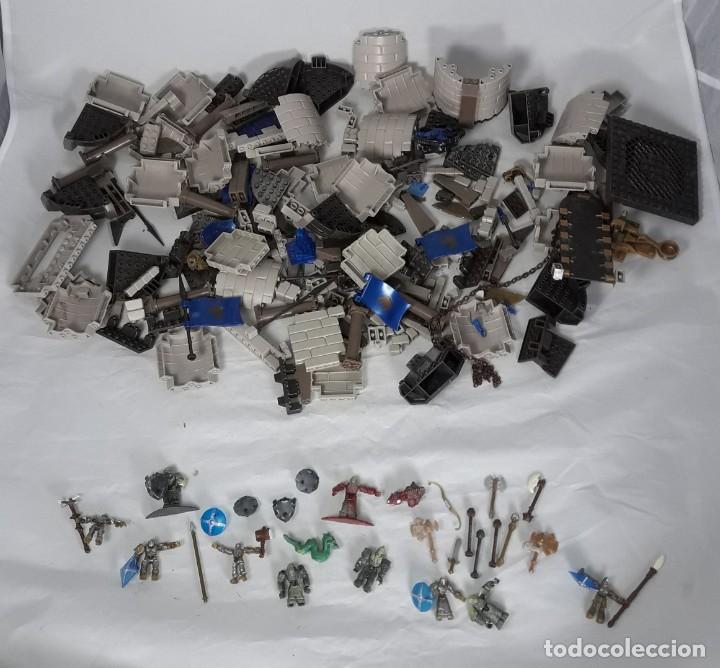 Juegos antiguos: LOTE DE PIEZAS Y FIGURAS MEGABLOKS - Foto 1