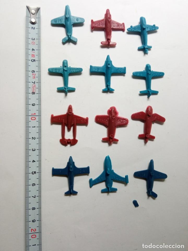Juegos antiguos: 12 MINI AVIONES PL&Aacute;STICO INFLADO - Foto 5