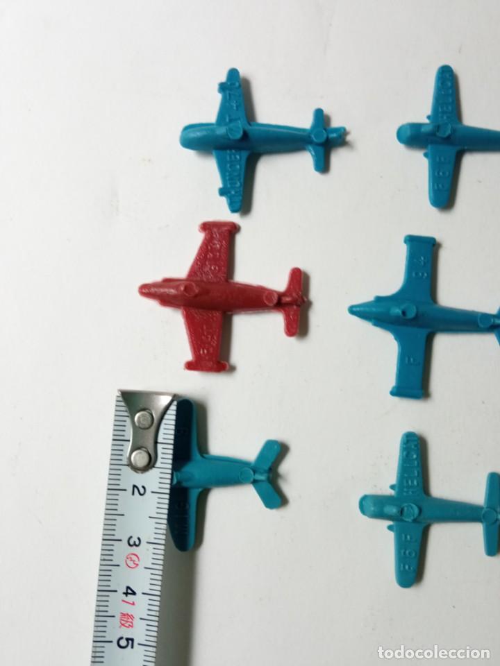 Juegos antiguos: 12 MINI AVIONES PL&Aacute;STICO INFLADO - Foto 8