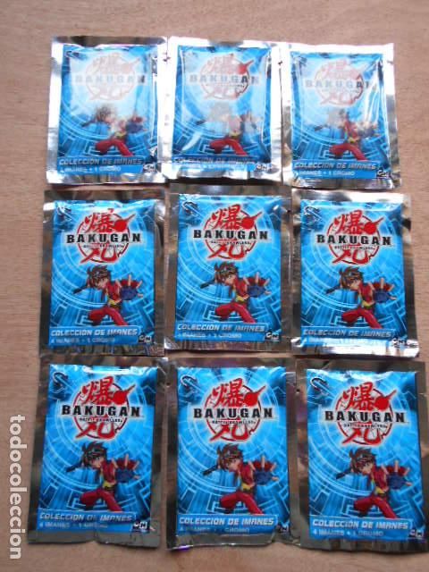 Juegos antiguos: Lote de 9 sobres imanes Bakugan - Foto 1