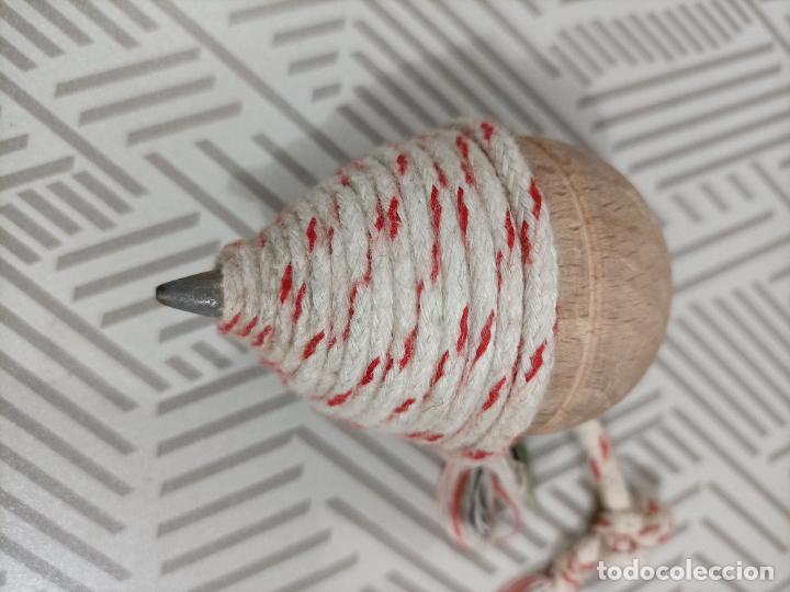 Juegos antiguos: Antiguo trompo de juego - Foto 4