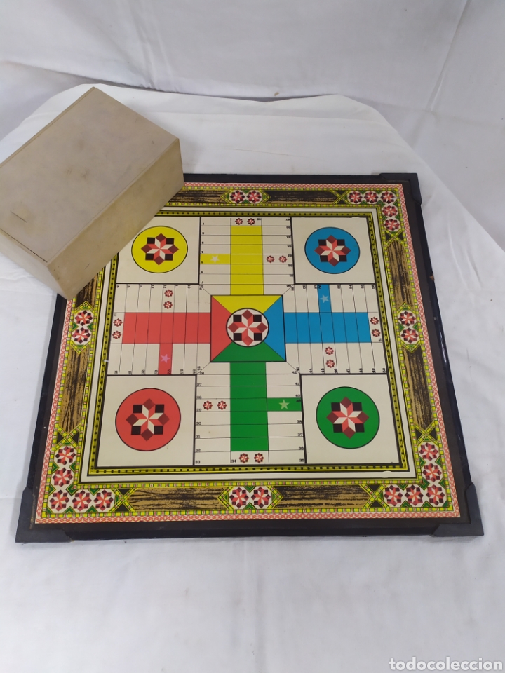 Juegos antiguos: Tablero de ajedrez y parch&iacute;s + piezas de ajedrez - Foto 2