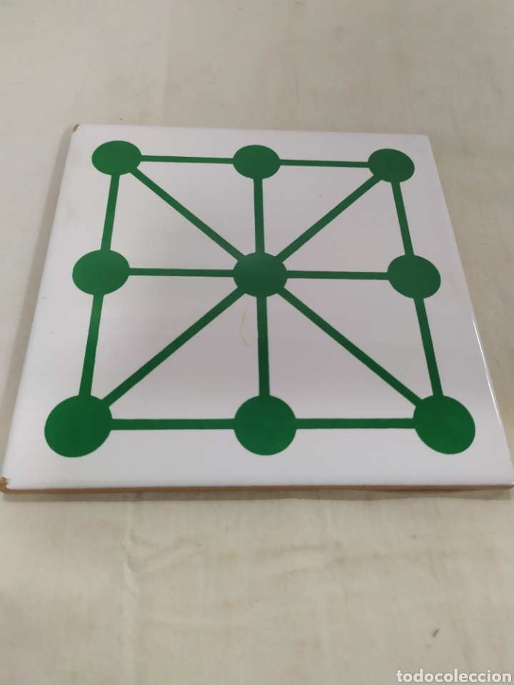 Juegos antiguos: Tablero de 3 en raya en baldosa - Foto 1