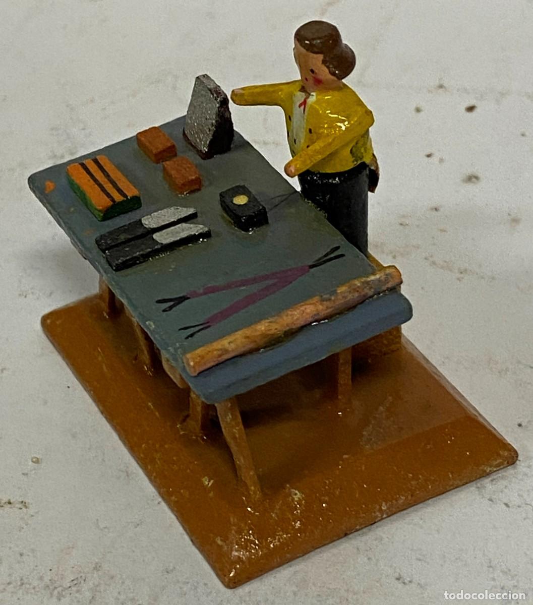 Juegos antiguos: JUGUETE DE MADERA EN MINIATURA, MIDE 4,5 CMS. - Foto 1