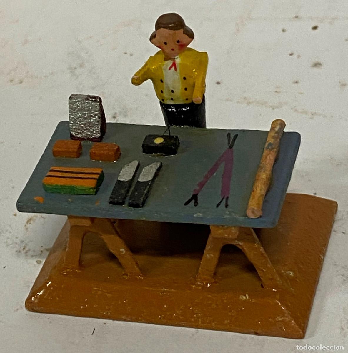 Juegos antiguos: JUGUETE DE MADERA EN MINIATURA, MIDE 4,5 CMS. - Foto 2