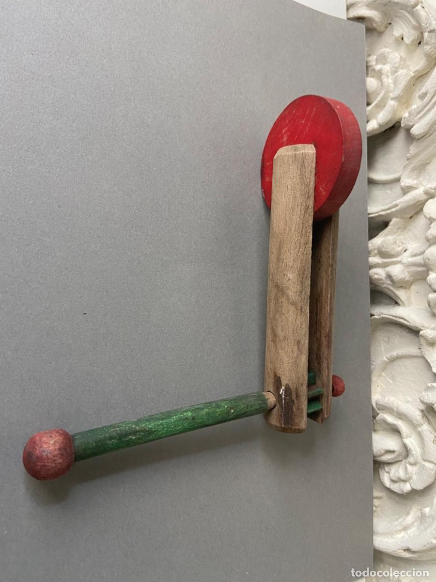Juegos antiguos: C 169. Carraca de madera Denia. Funciona... - Foto 3