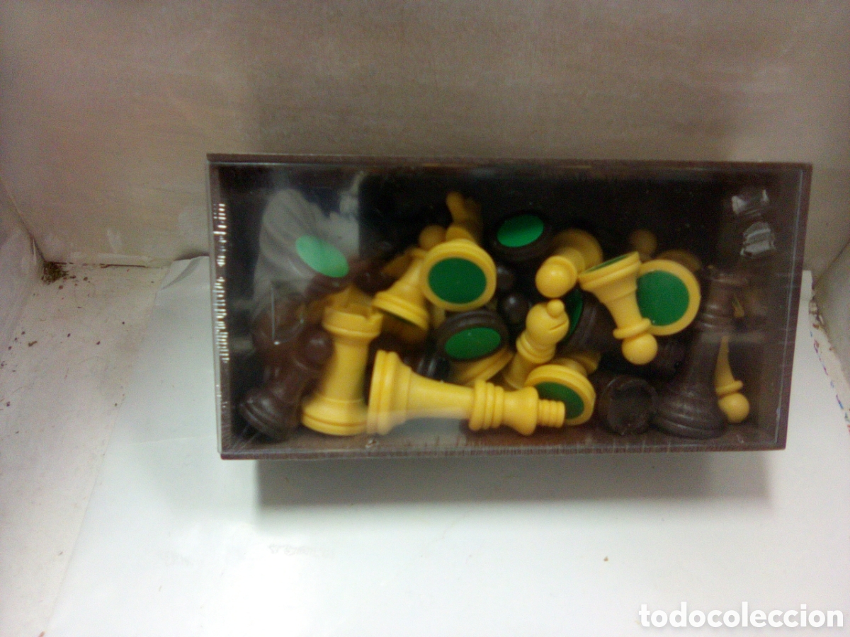 Juegos antiguos: Fichas de ajedrez.Cayro . plastico - Foto 1