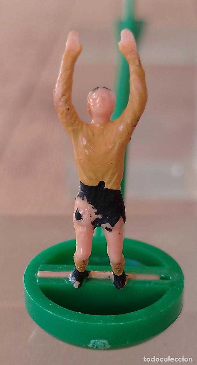Juegos antiguos: Porter&iacute;a y portero de Subbuteo - Foto 1