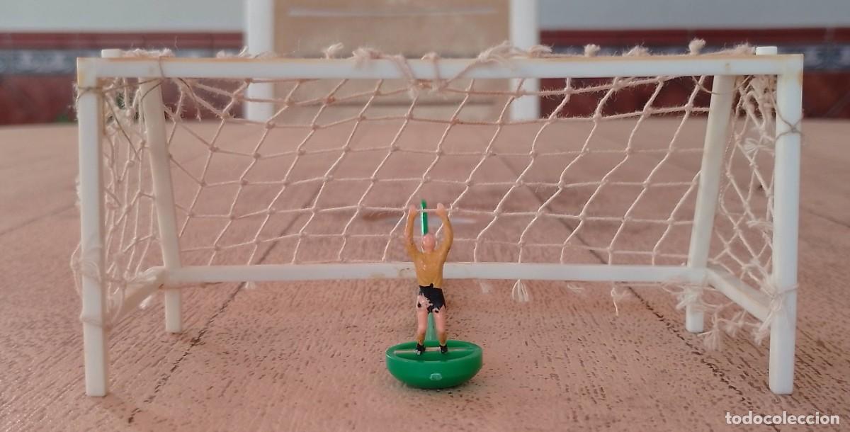 Juegos antiguos: Porter&iacute;a y portero de Subbuteo - Foto 2