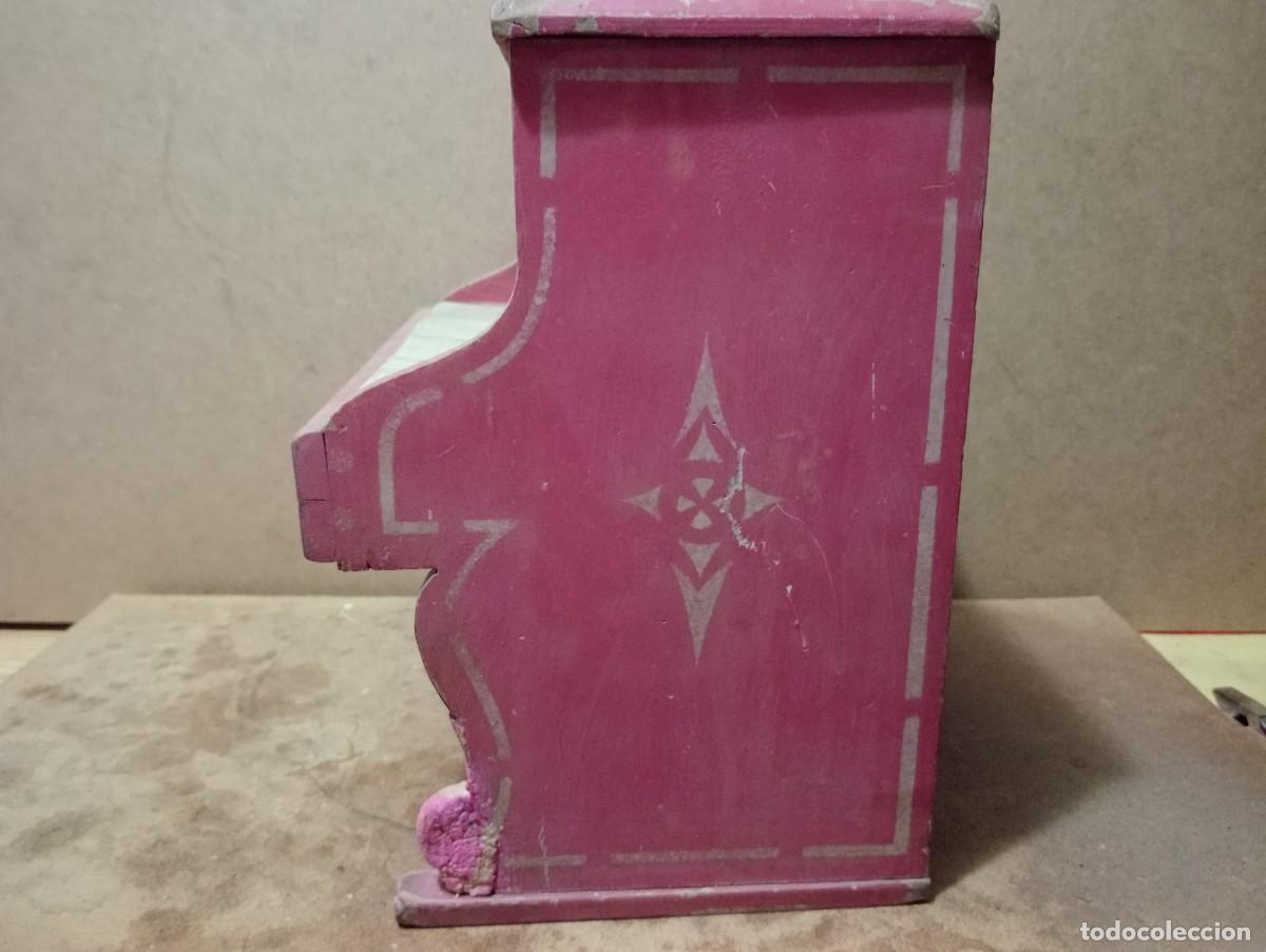 Juegos antiguos: Antiguo piano de juguete en madera - Foto 2