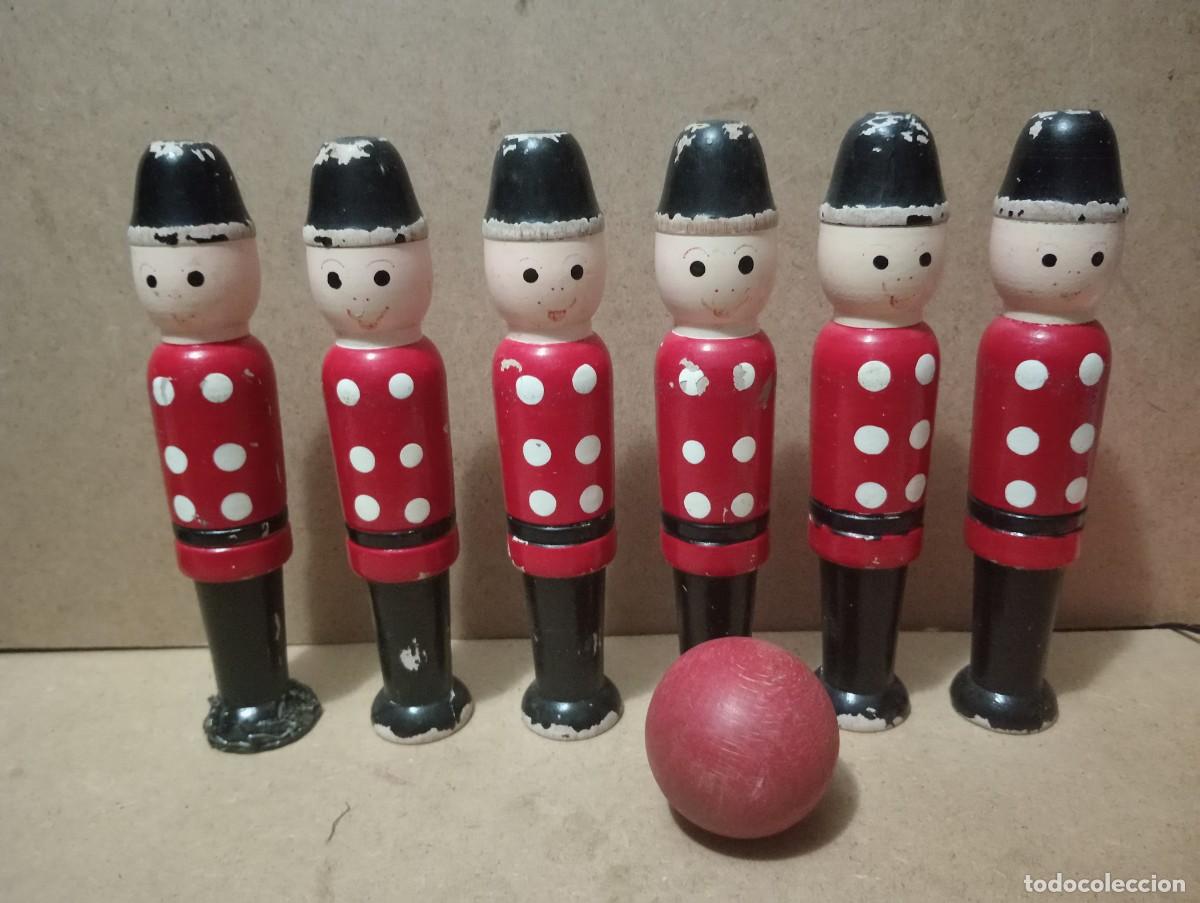 Juegos antiguos: Antiguo juego de bolos de madera - Foto 1