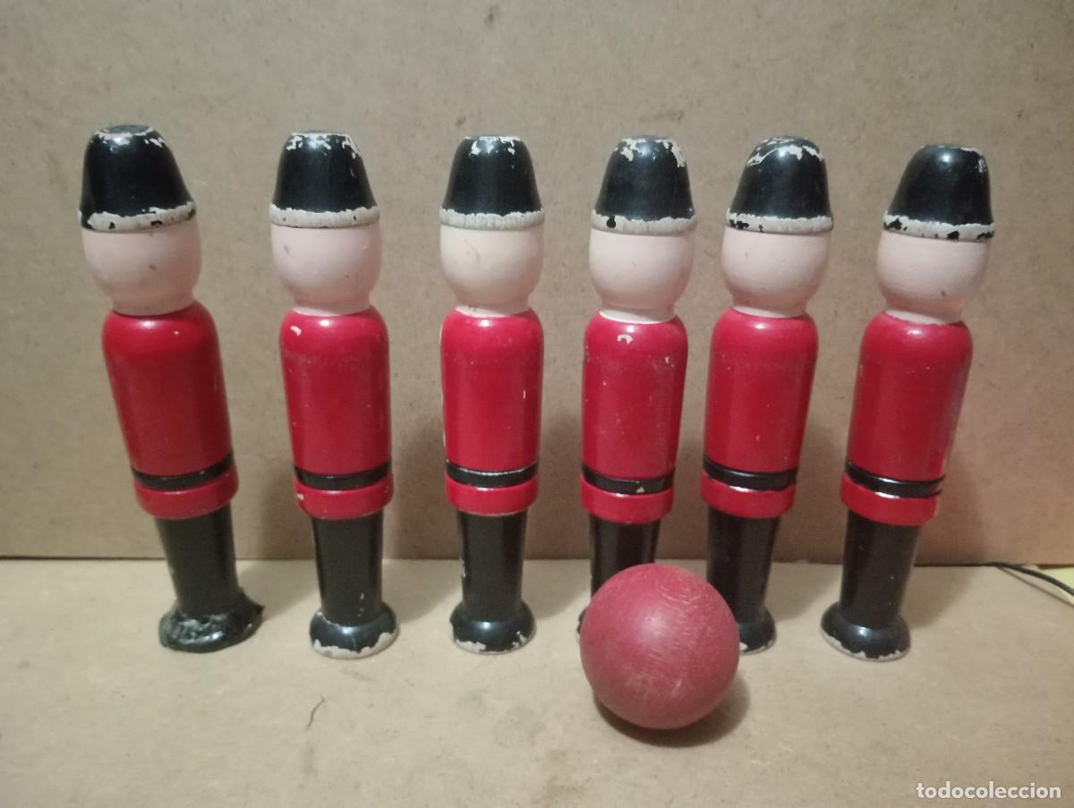 Juegos antiguos: Antiguo juego de bolos de madera - Foto 2