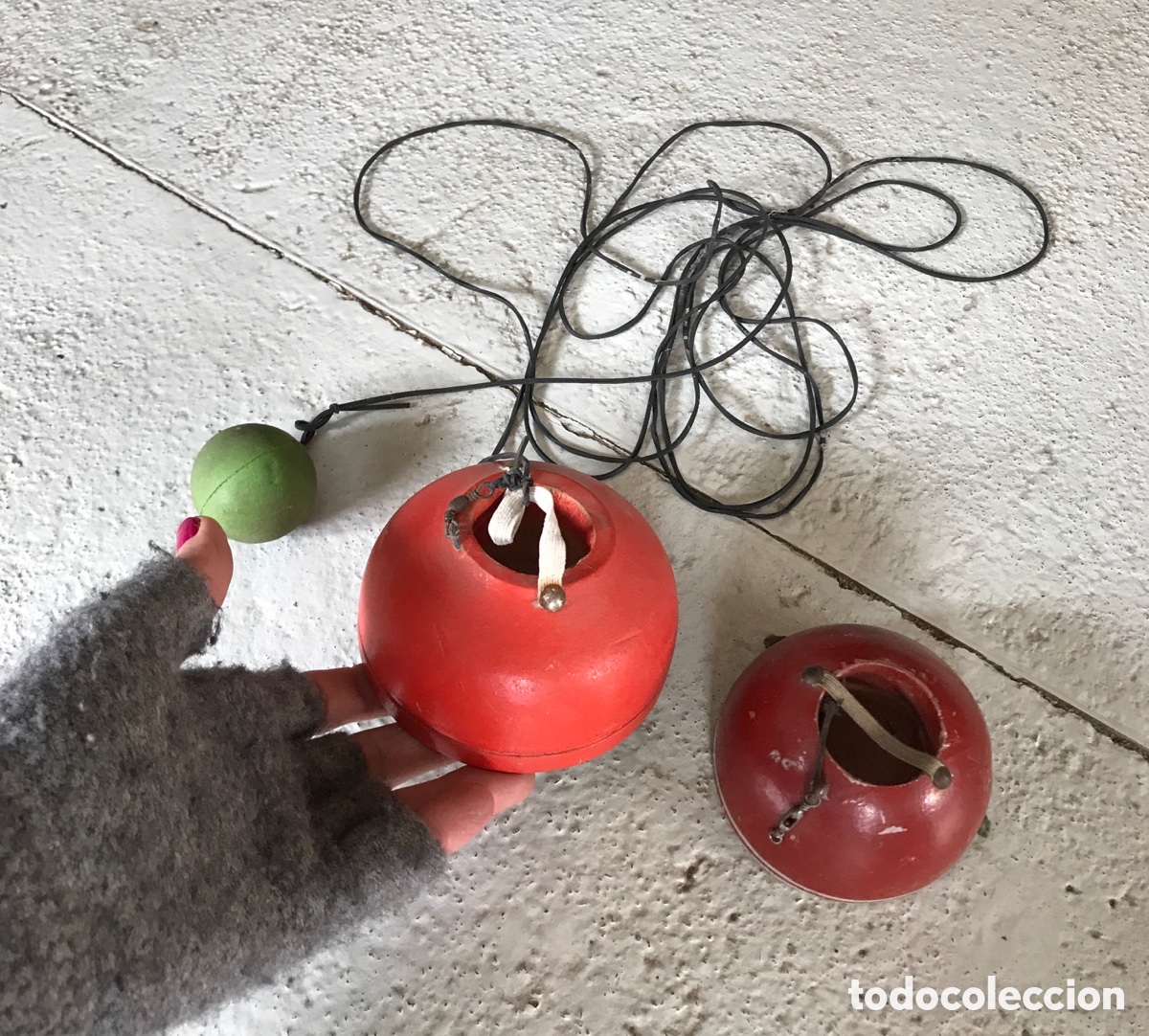 Juegos antiguos: Juego de la pelota, encestar. - Foto 2