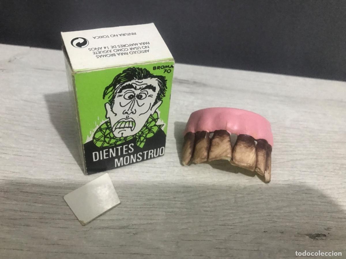 Juegos antiguos: Lote de art&iacute;culos de bromas - Foto 9