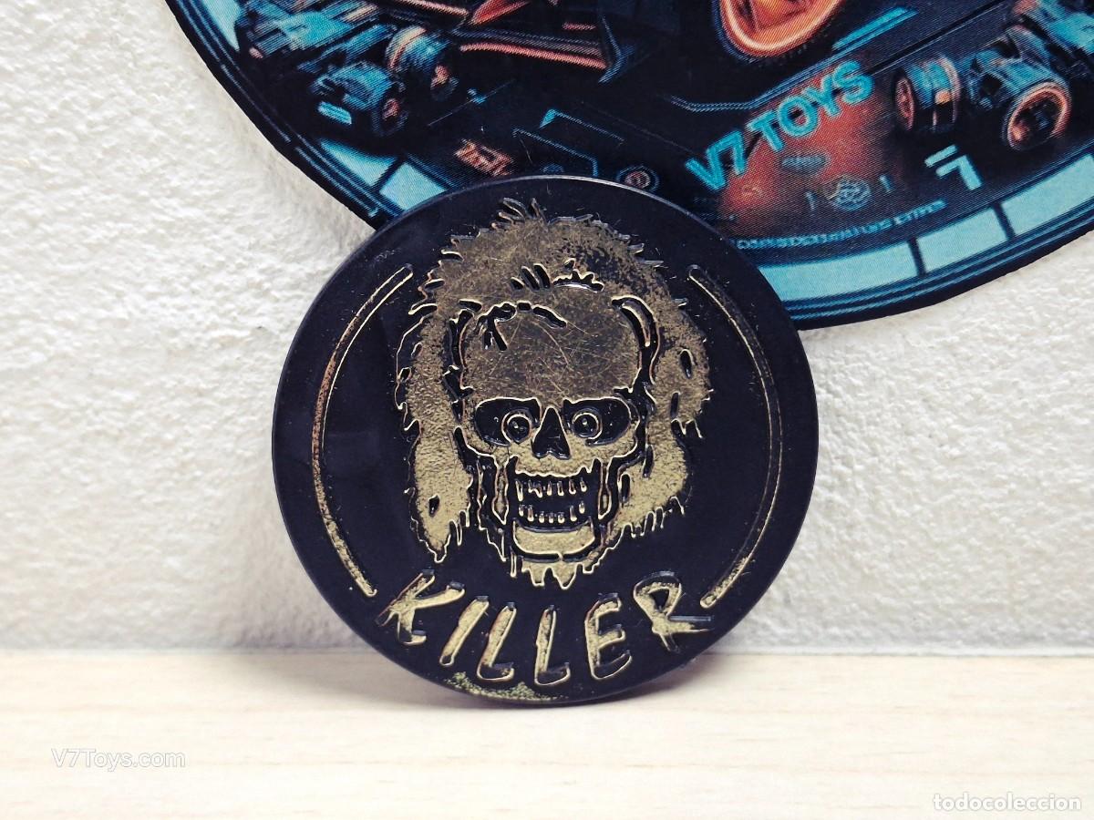 Juegos antiguos: Tazo Official W.C.F. Killer Dorado Calavera Pelo