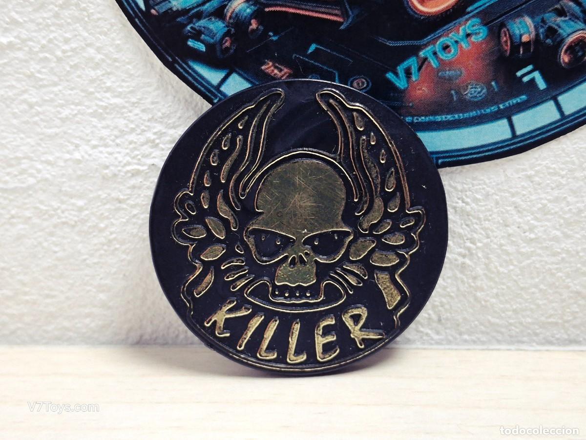 Juegos antiguos: Tazo Official W.C.F. Killer Dorado Calavera Alas