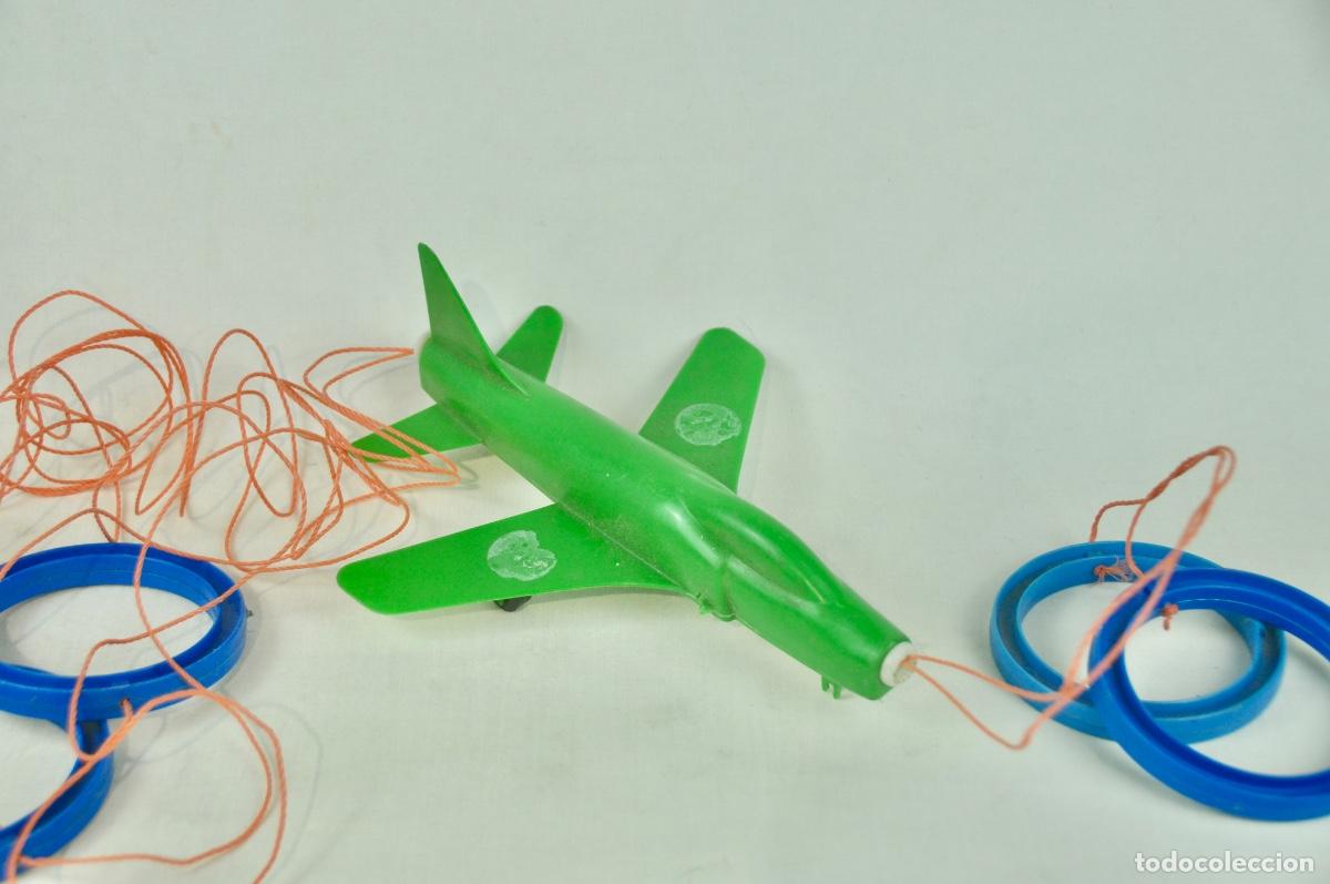 Juegos antiguos: Avi&oacute;n de juguete de pl&aacute;stico - Foto 2