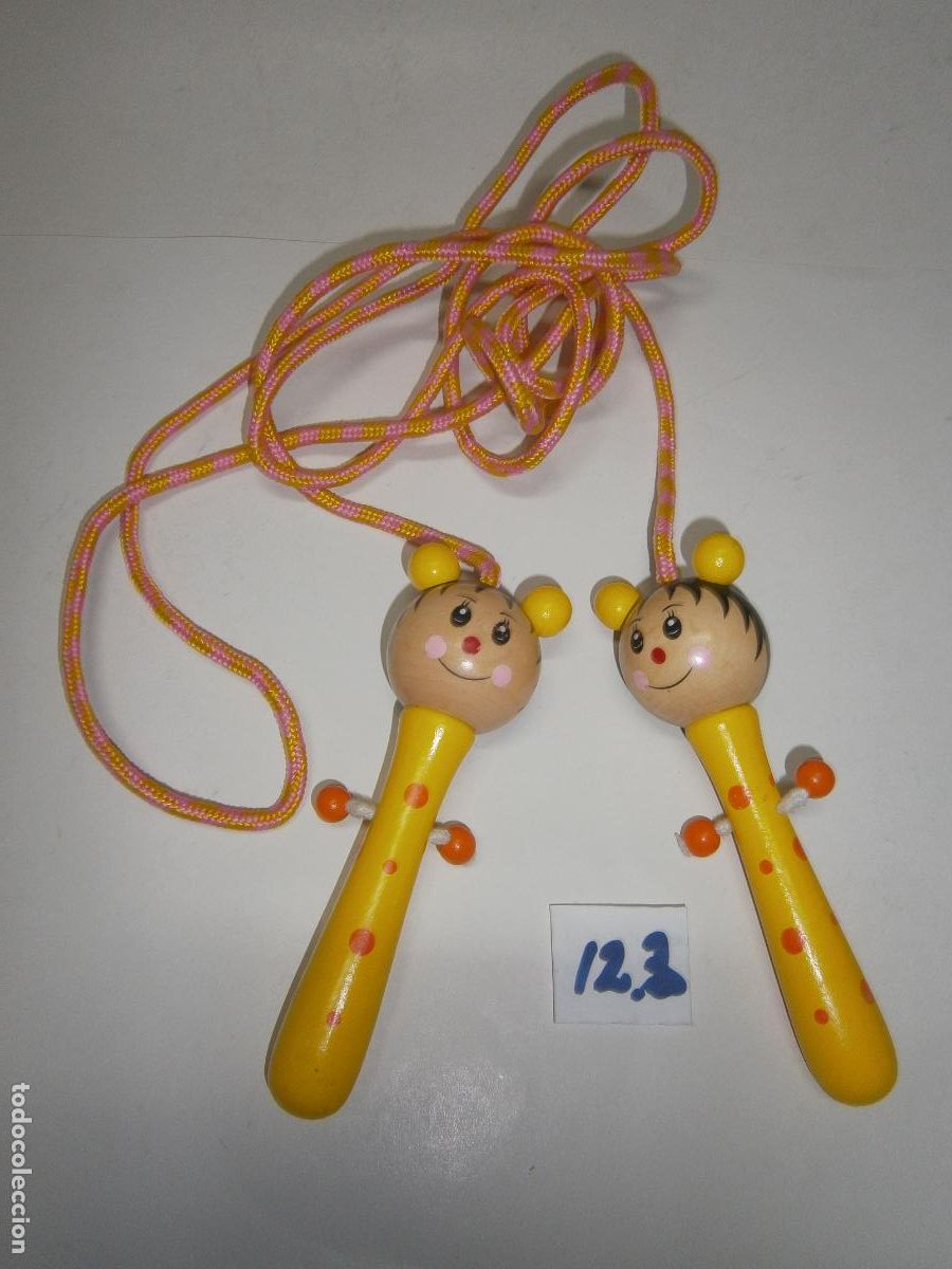 Juegos antiguos: COMBA O CUERDA DE SALTAR INFANTIL CON MANGOS DE MADERA DECORADOS CON CARITAS DE ANIMALES