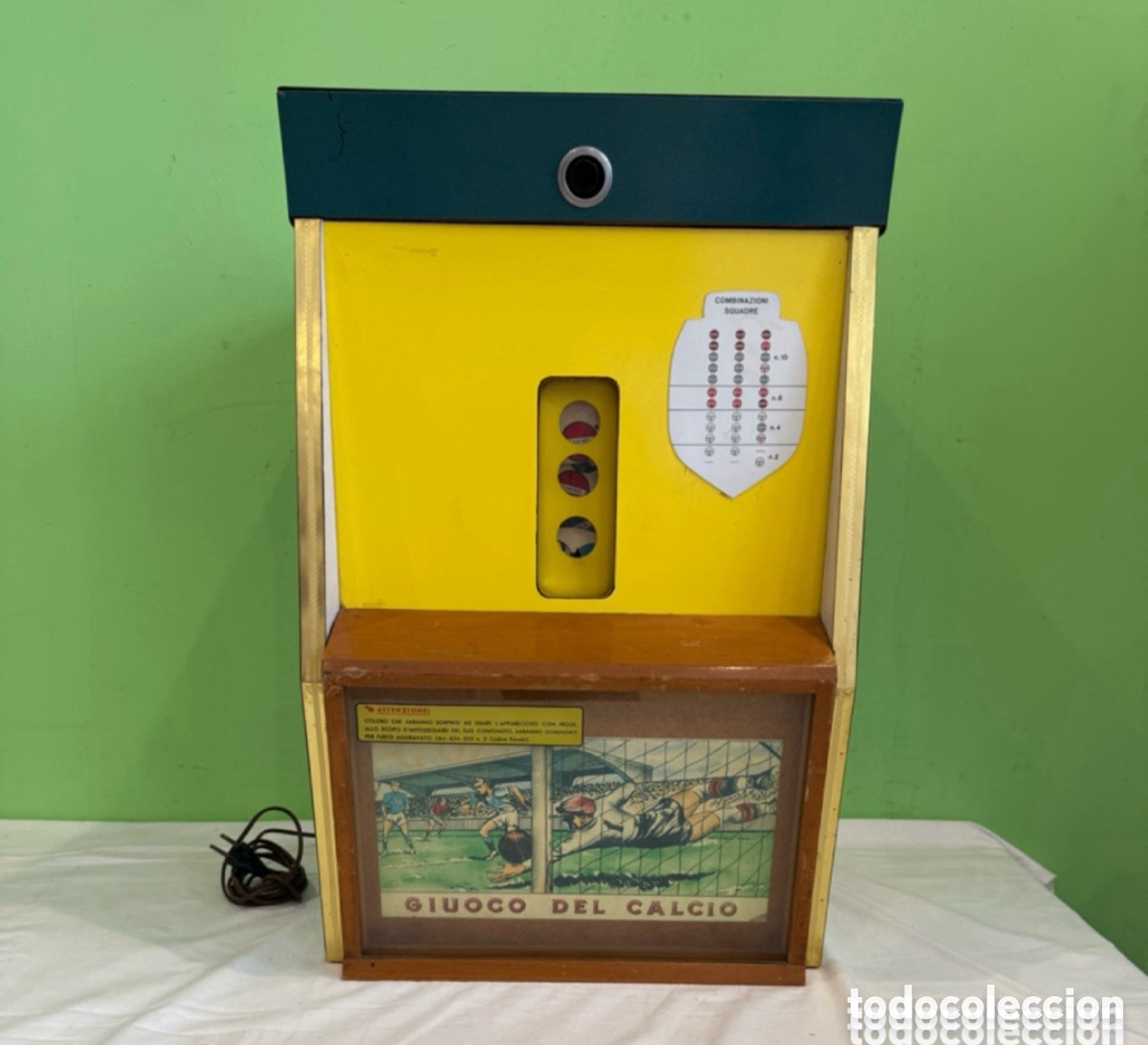 Juegos antiguos: M&aacute;quina tragaperras f&uacute;tbol italiana vintage Gioco del Calcio primera mitad SXX.