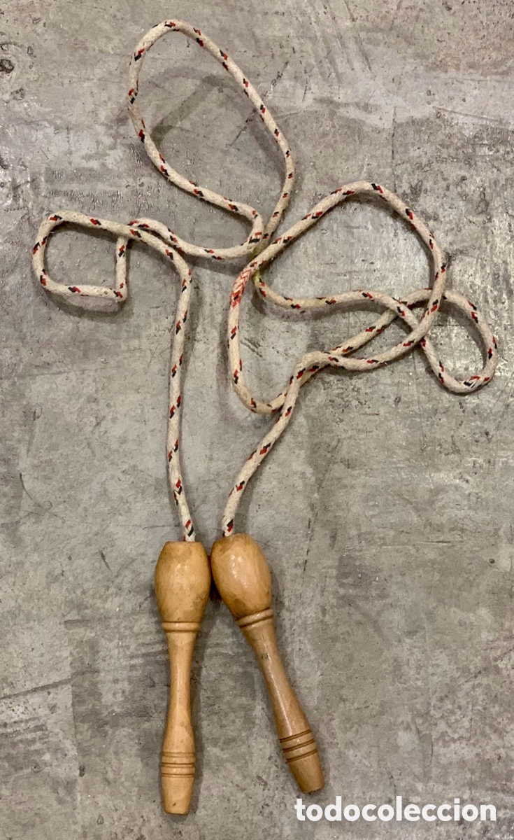 Juegos antiguos: Juguete. Saltador para la Comba. Madera y tejido. A&ntilde;os 70.