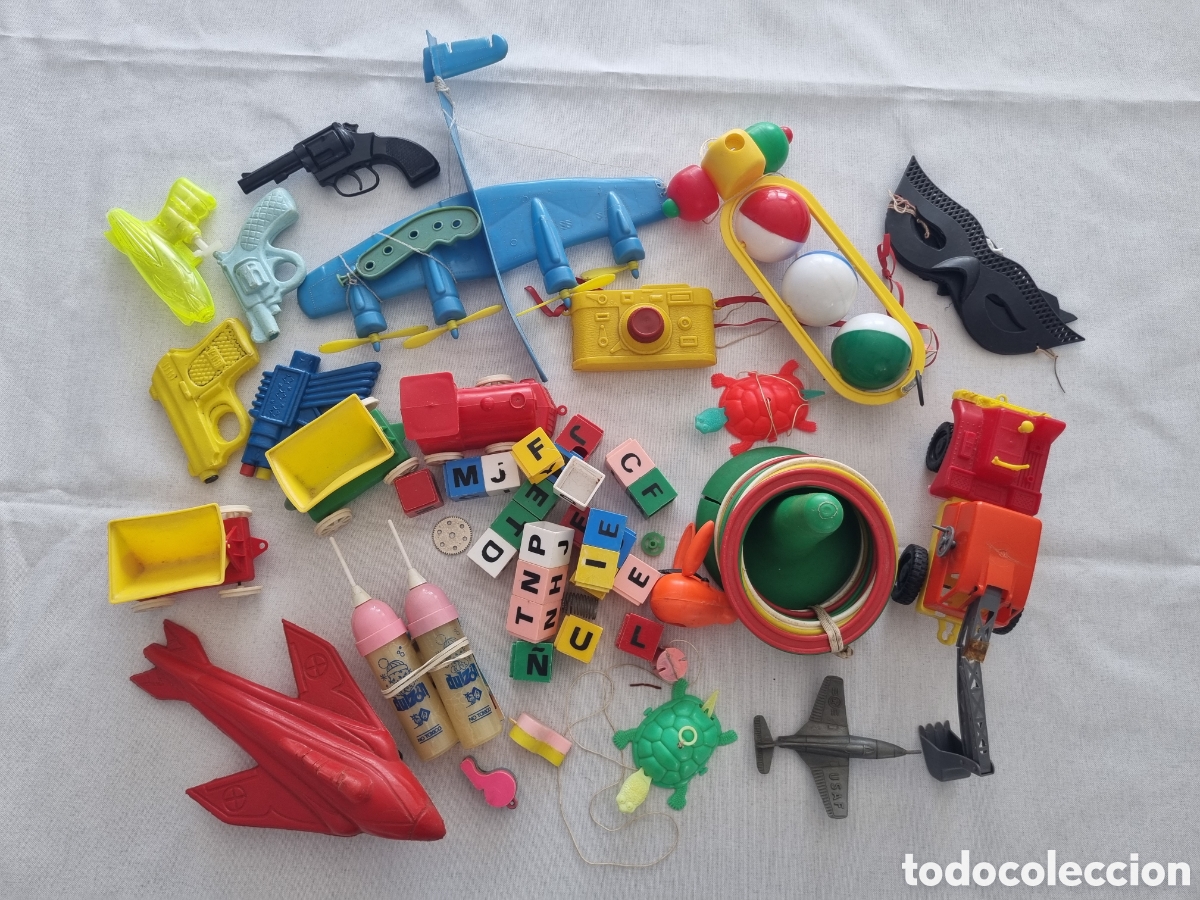 Juegos antiguos: Lote juguetes aviones coches pistolas trenes anillas