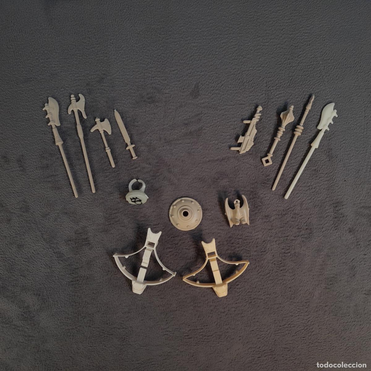 Juegos antiguos: LAM-3. LOTE ACCESORIOS VARIOS BLANCOS MASTERS OF THE UNIVERSE - PL&Aacute;STICO. 1984