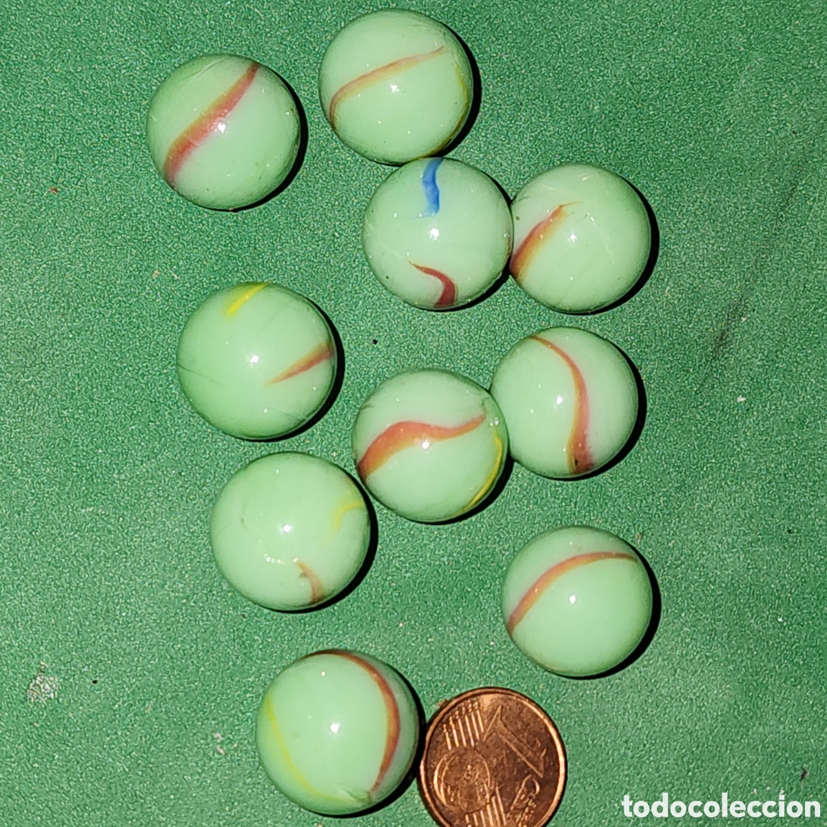 Juegos antiguos: Lote 10 Canicas Vintage Vidrio Verde Jadeite Swirls Rojo Azul 15mm - Colecci&oacute;n