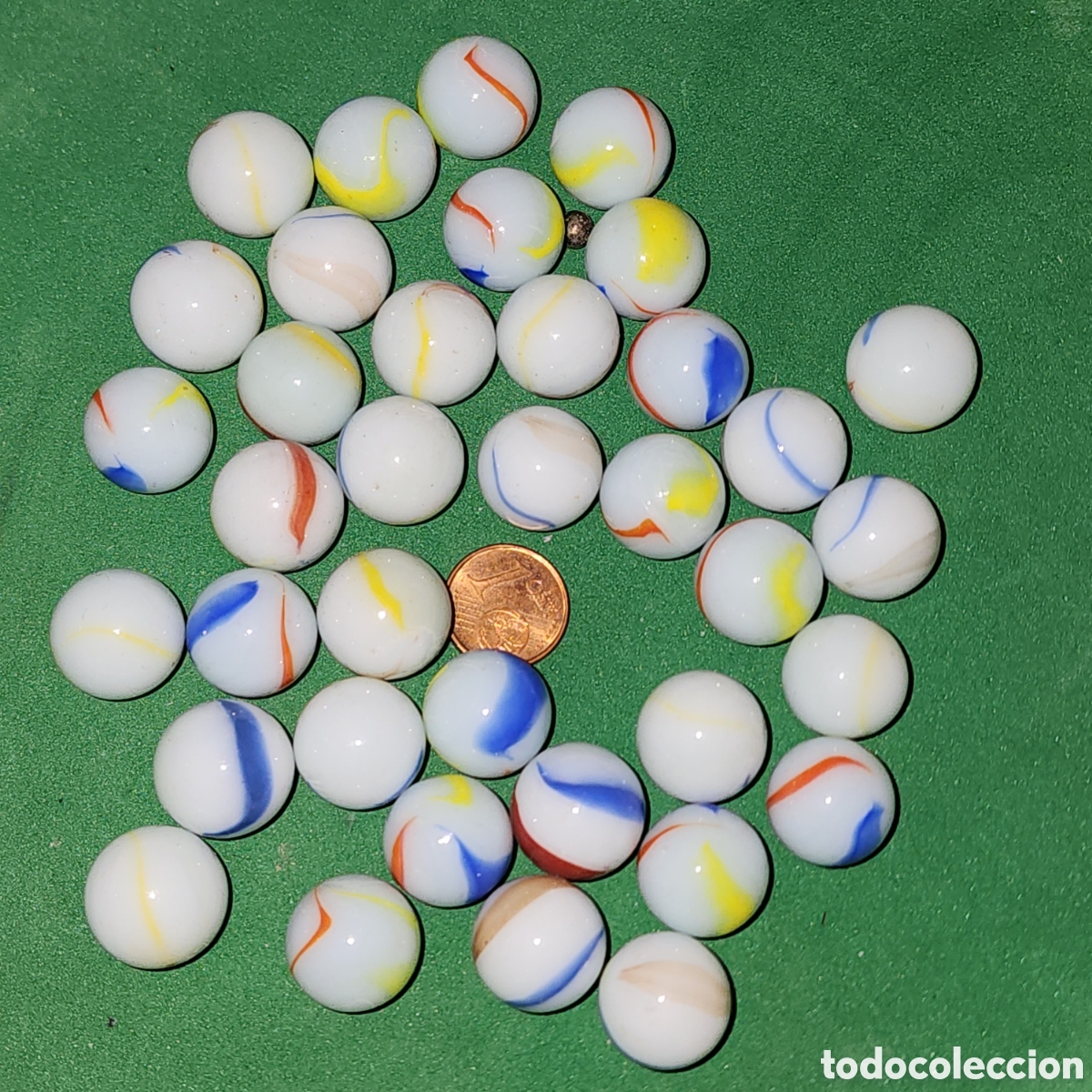 Juegos antiguos: Lote Antiguo de 44 Canicas de Cristal Opaco / Lecheras - Incluye Banded Naranja y Patch - A&ntilde;os 70/80
