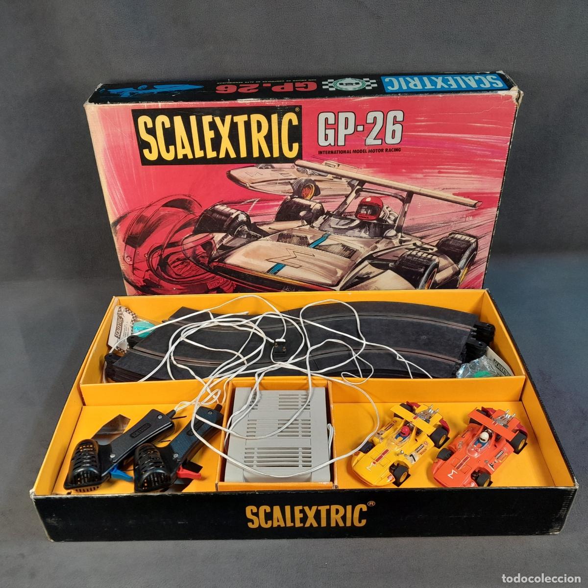 Juegos antiguos: 247. CIRCUITO DE SLOT SCALEXTRIC GP-26. PL&Aacute;STICO Y METAL. 1970