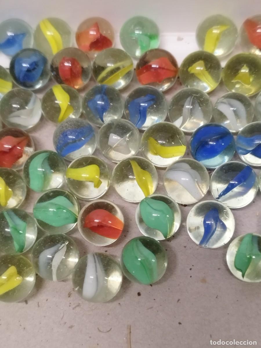 Juegos antiguos: Lote de 84 canicas de cristal. - Foto 3