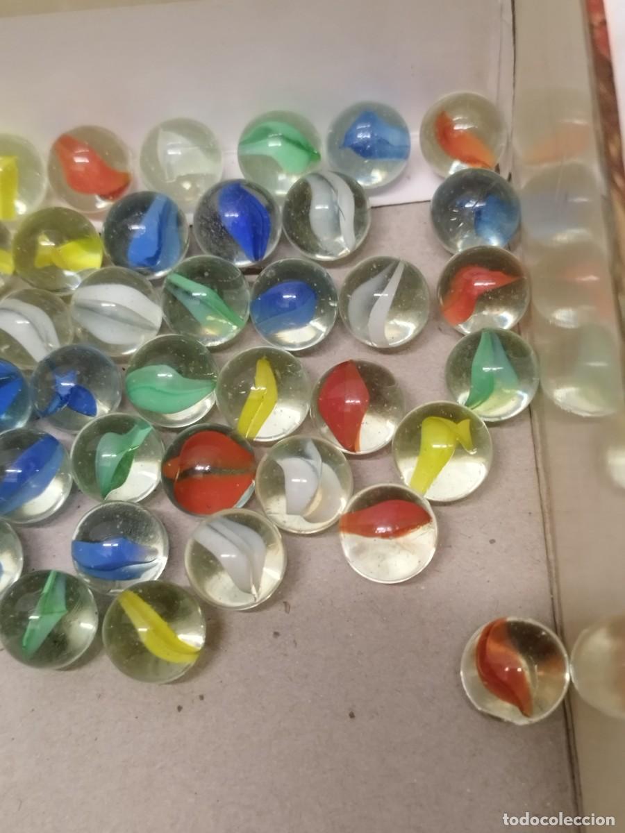 Juegos antiguos: Lote de 84 canicas de cristal. - Foto 4