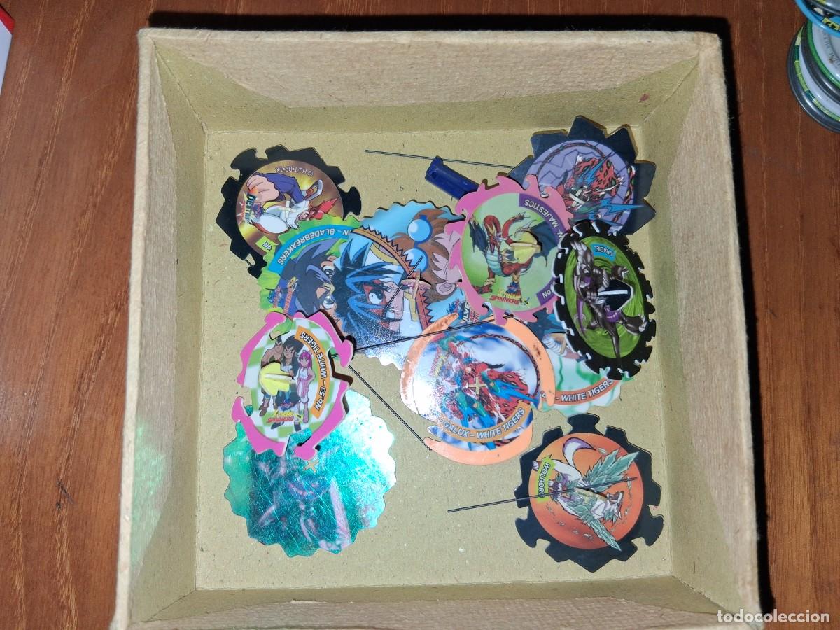 Juegos antiguos: Lote vintage de quiosco a&ntilde;os 2000 &ndash; Beyblade Matutano, Shin Chan y Simpsons