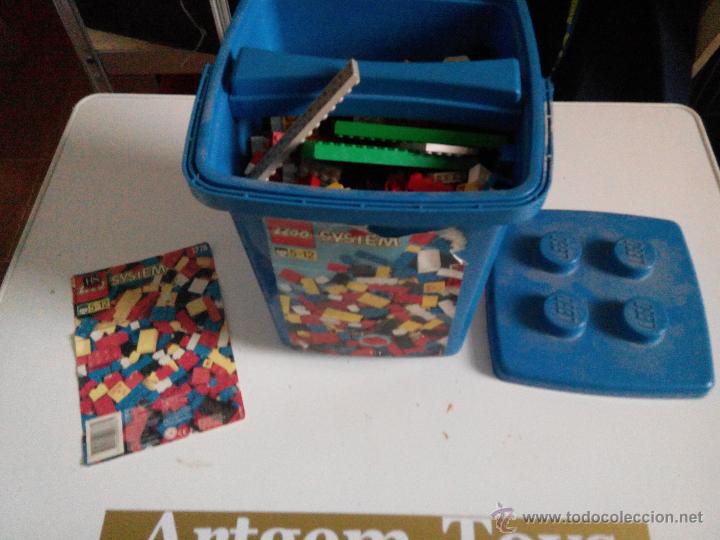 Juegos construcci&oacute;n - LEGO: caja de plastico  llena de lego system - Foto 1