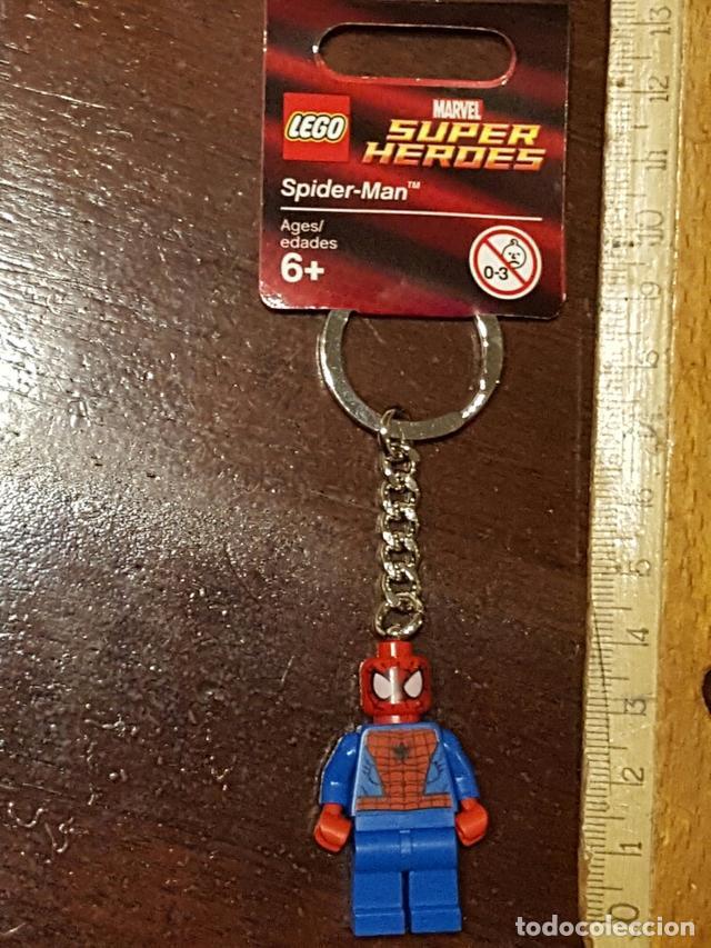 llavero spiderman lego