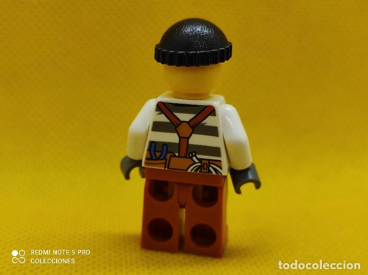Juegos construcci&oacute;n - LEGO: Lego figura con gorro - Foto 2