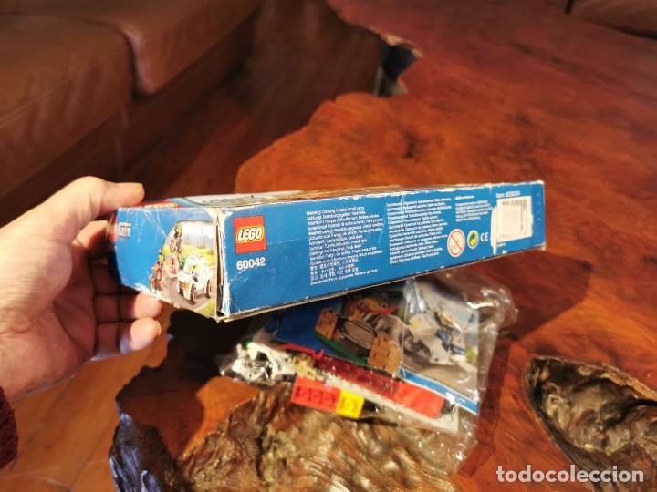 Juegos construcci&oacute;n - LEGO: CAJA DE LEGO 60042 - Foto 6