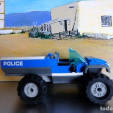 Juegos construcción - Lego: LEGO. COCHE POLICÍA - MUÑECO RUEDAS CON EJES Y ESTRUCTURA Y PIEZAS