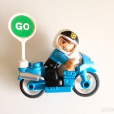 Juegos construcción - Lego: POLICIA MOTORISTA LEGO CON SEÑAL. 10 CM