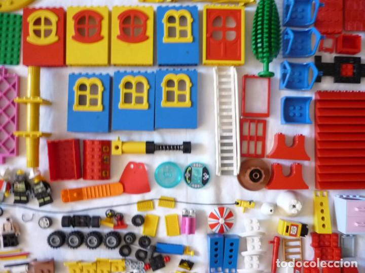 Juegos construcci&oacute;n - LEGO: Conjunto de piezas constructivas de Lego + figuras + manuales - Foto 7