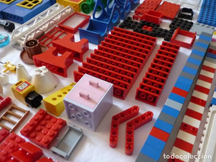 Juegos construcci&oacute;n - LEGO: Conjunto de piezas constructivas de Lego + figuras + manuales - Foto 18