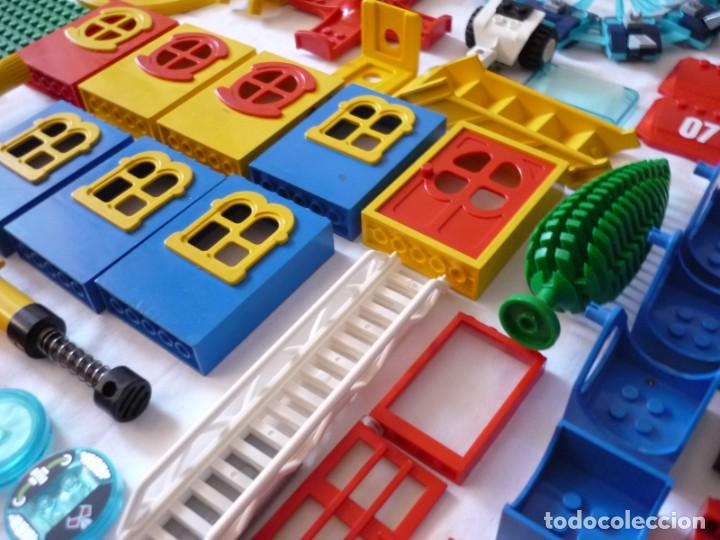 Juegos construcci&oacute;n - LEGO: Conjunto de piezas constructivas de Lego + figuras + manuales - Foto 19